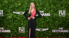 Herečka Amanda Seyfried v kreácii Valentino. 