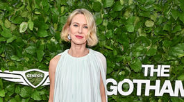 Herečka Naomi Watts prišla v kreácii Calvin Klein Collection. 