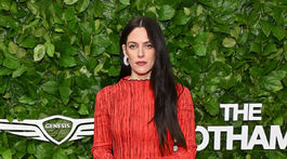 Herečka Riley Keough v kreácii Chanel na The Gotham Film Awards v New Yorku.