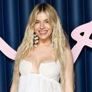 Herečka Sienna Miller v kreácii Givenchy by Sarah Burton. 