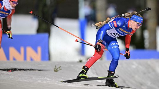 Šprint biatlonistiek ovládla Francúzka. Z tria Sloveniek najvyššie Kapustová, Kuzminovú zradila streľba