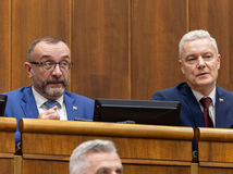 Predseda poslaneckého klubu Hlas Róbert Puci a poslanec Ján Ferenčák