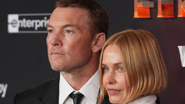 Sam Worthington, vľavo, člen hereckého...