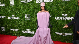 Speváčka Rihanna v kreácii Balenciaga na The Gotham Film Awards.