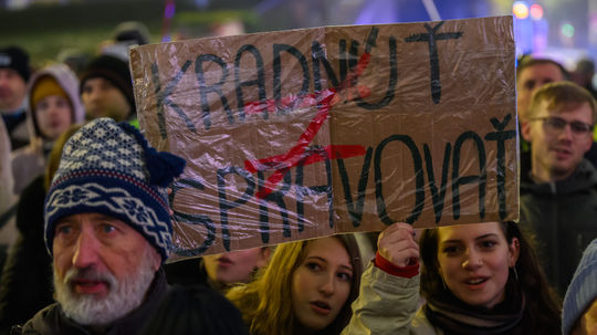 Bratislava a ďalšie mestá opäť protestujú. Opozícia žiada prezidenta o vetovanie trestnej novely