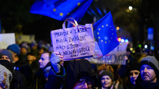 Protestný pochod proti návrhu na zrušenie Úradu...