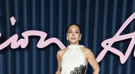 Zara Martin pózuje fotografom na The Fashion Awards 2025.