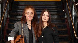 Adwoa Aboah (vľavo) a jej kamarátka Emily Ratajkowski