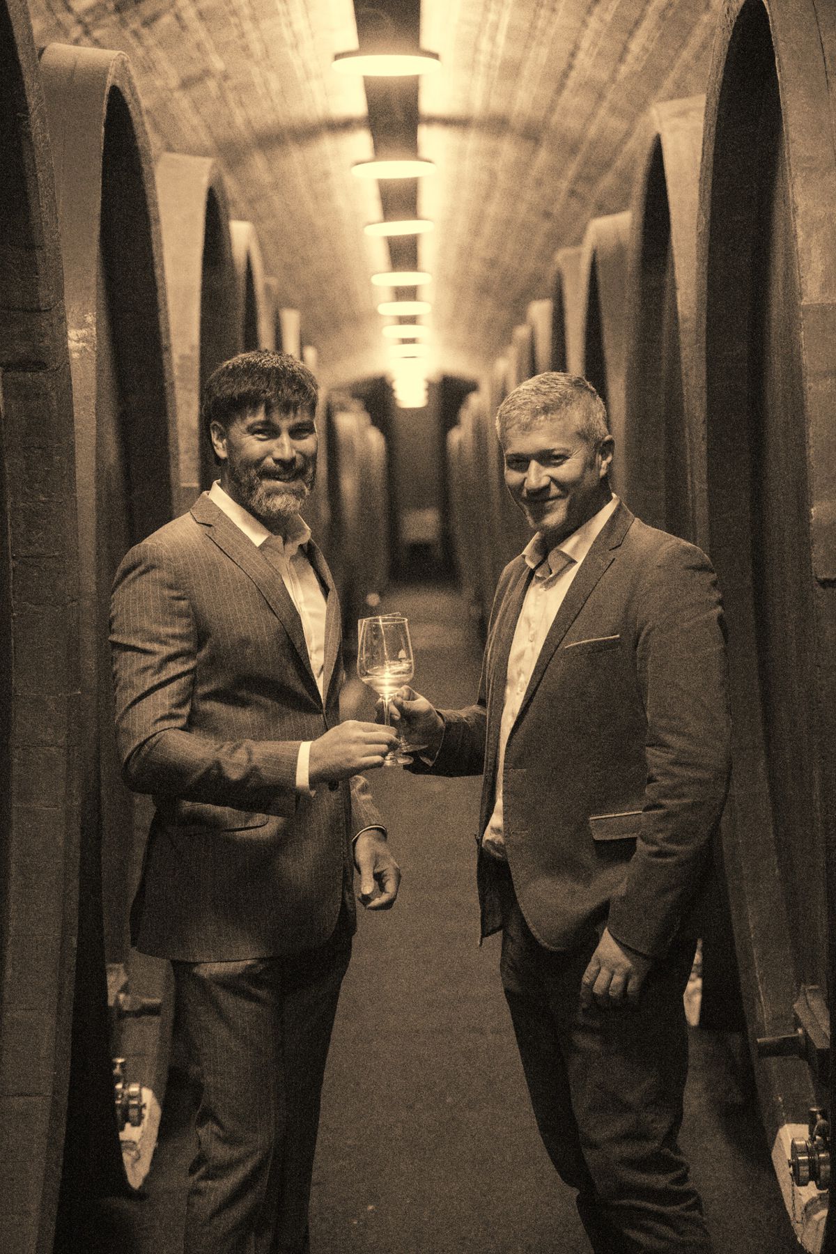 Na pohárik retrovín Chateau Topoľčianky pozývajú Samuel Waldner a Karol Lumnitzer.