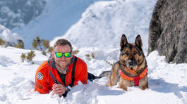 Pes, čo vystopoval mnoho živých. Neuveriteľné príbehy Hectora, ktorý pred medveďom zachránil aj záchranára