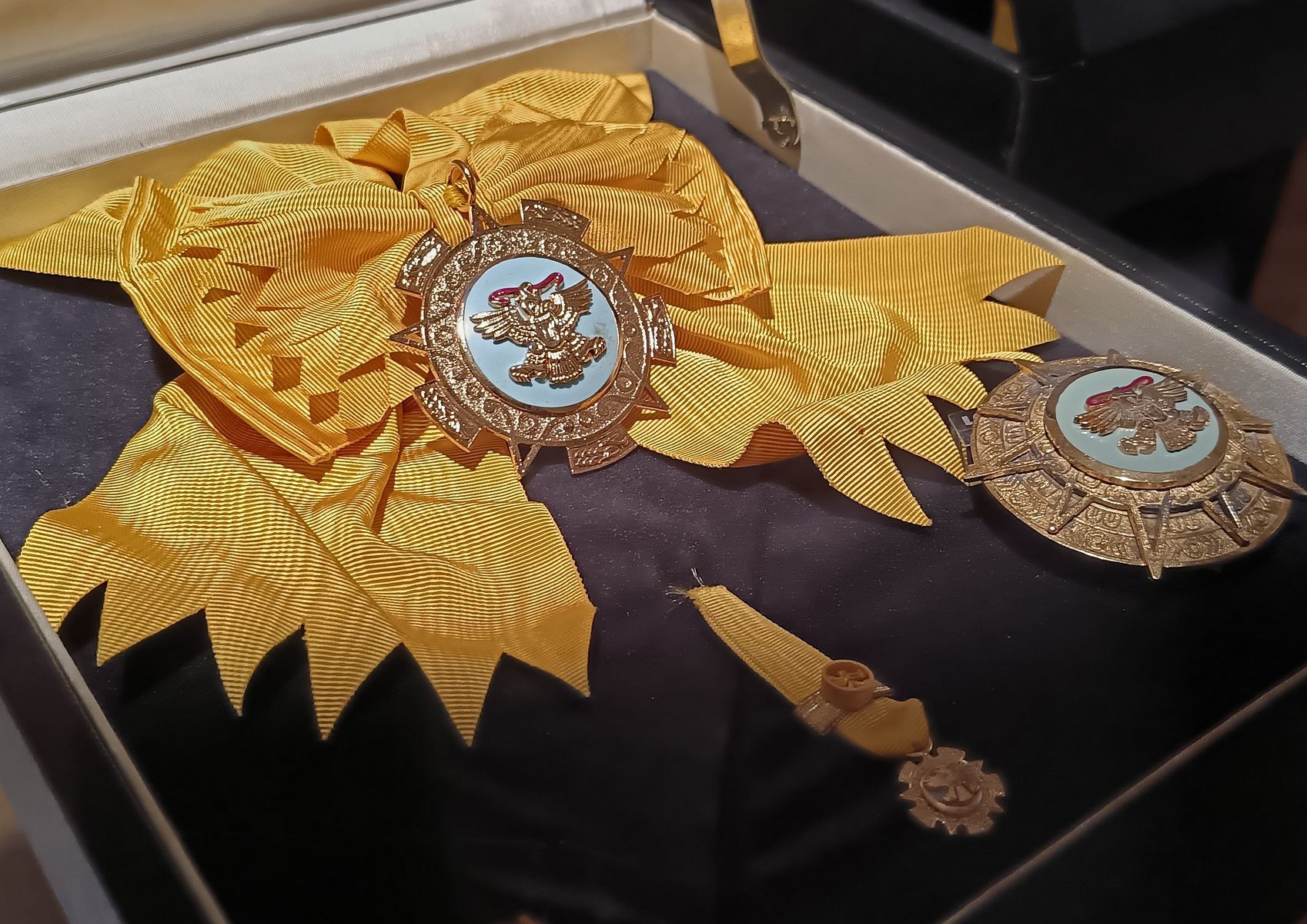 Mexicky rad aztéckeho orla udelil 17.8. 2005...