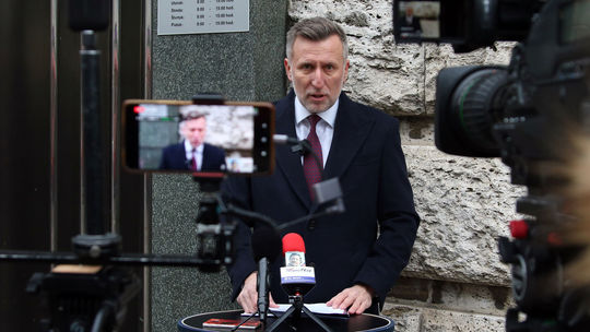 Hlavné mesto má podľa Winklera najdrahších smetiarov na svete. Vallo: Blud, zamenil si 15,5 % za 15,5-násobok