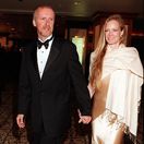 Americký režisér James Cameron a jeho manželka Suzy Amis v roku 1999.