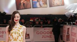 Herečka Andrea Riseborough pózuje fotografom. 