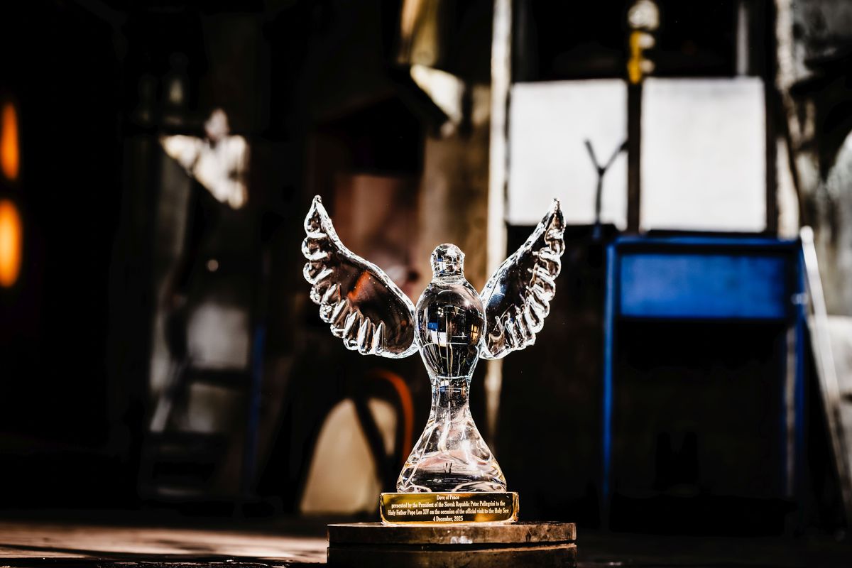 Prezident venoval pápežovi dary nesúce...