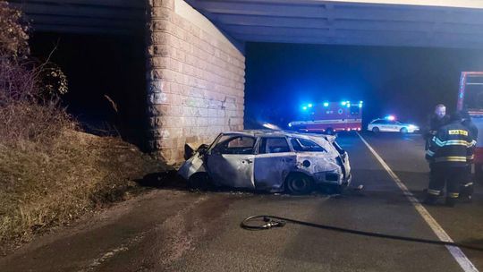 Hrozivá nehoda: Auto narazilo do mosta, šofér v ňom zhorel