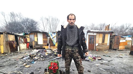 Dve deti prišli o život, 14 ľudí prišlo o strechu nad hlavou: Tragédia spred mesiaca na Luníku IX stále rezonuje