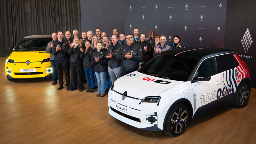 Jubilejným exemplárom bol biley Renault 5...