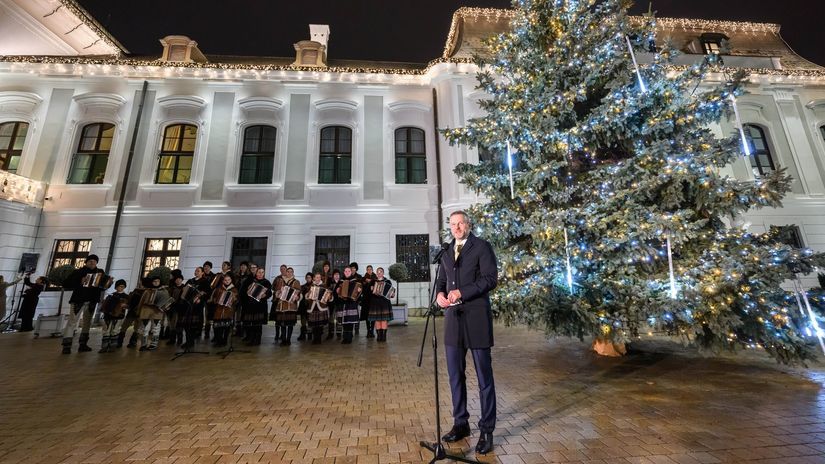 20250512 stromcek prezidentsky palac 01177691-min