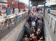 železničná stanica Bratislava príchod vlak Galanta Senec Bra