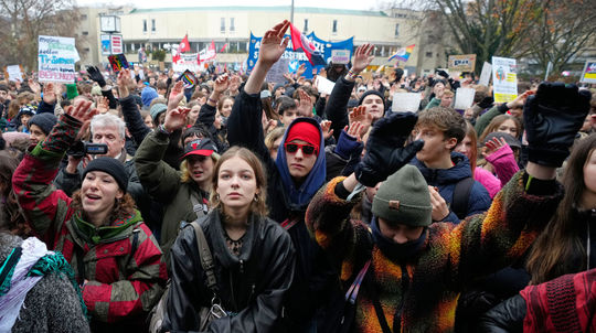 Tisíce nemeckých školákov protestovalo proti zákonu o vojenskej službe