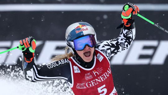 Shiffrinová mimo pódia, Ljutičová stratila takmer sekundu. Po týždni sa opäť raduje Novozélanďanka