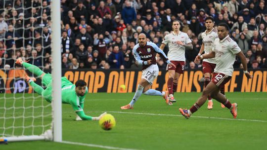 Arsenal padol po 18 zápasoch. O neporaziteľnosť prišiel po záverečnej akcii šlágra