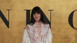 Herečka Dakota Johnson v kreácii Chloé. 