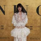 Herečka Dakota Johnson v kreácii Chloé. 