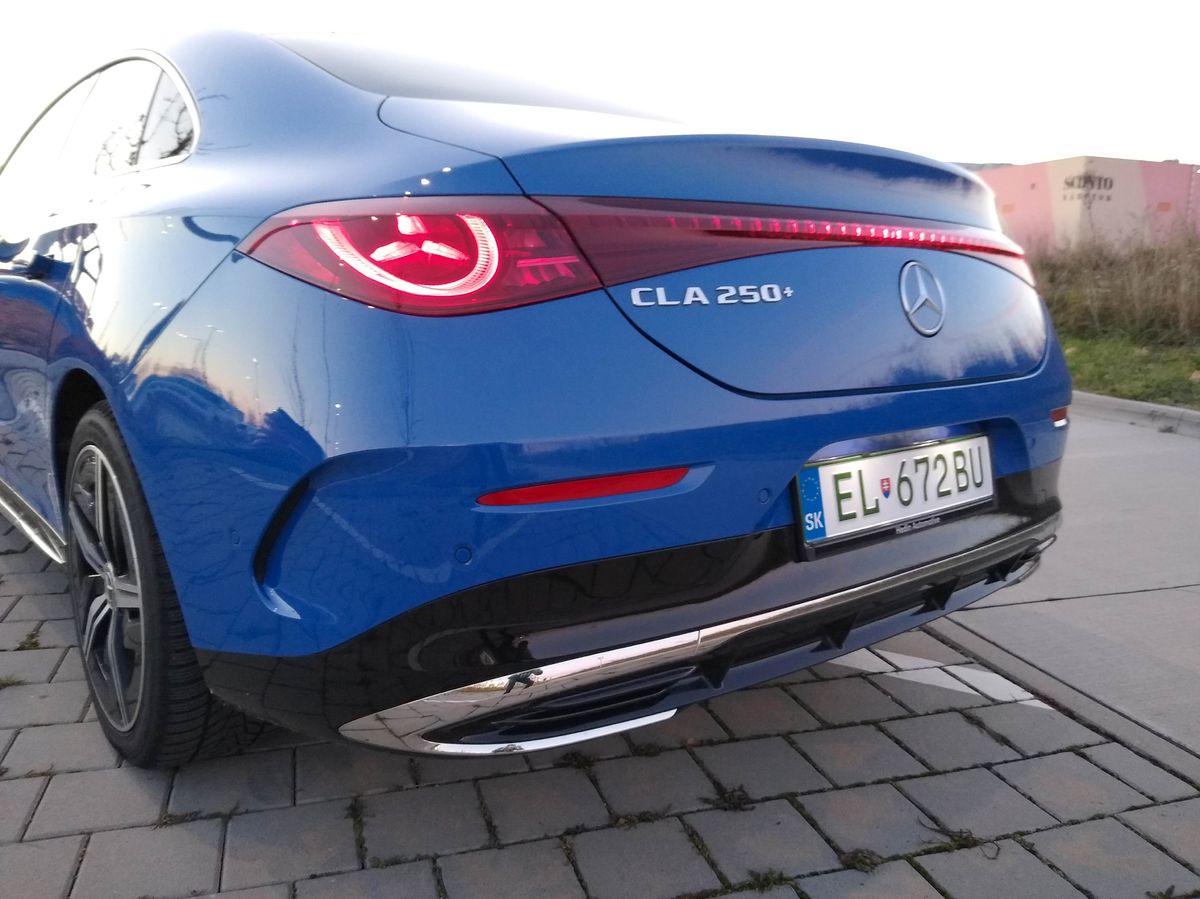 Motív hviezdy je prítomný v predných aj v...