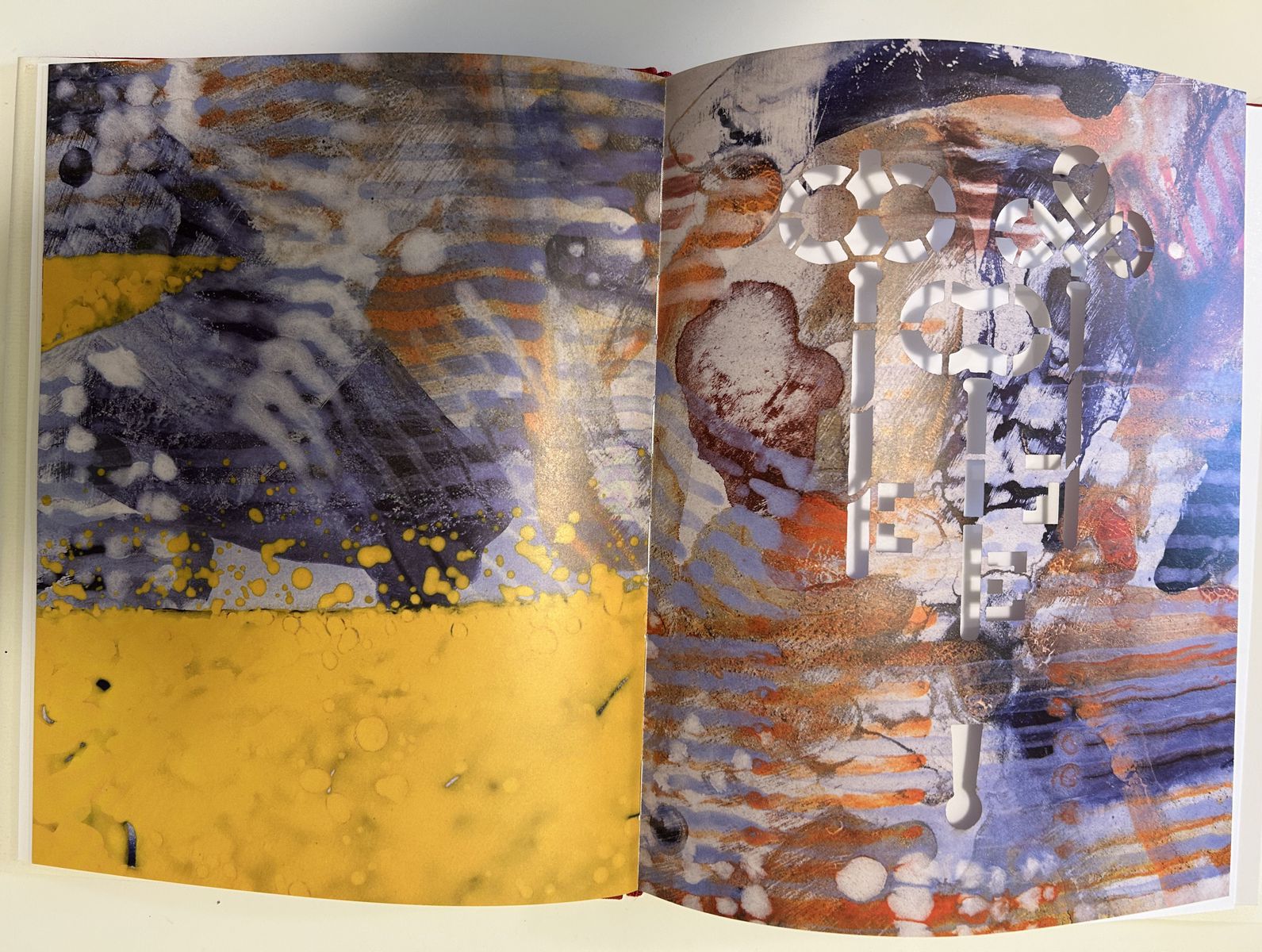 Knihu Zahalený erotikon ilustroval Peter Pollág.