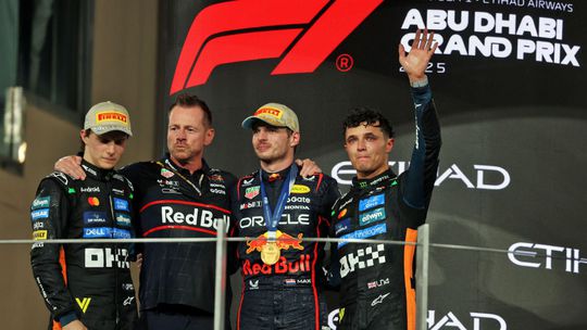 Dráma až do konca, o novom majstrovi F1 rozhodli dva body! Po 17 rokoch búchajú šampanské v McLarene