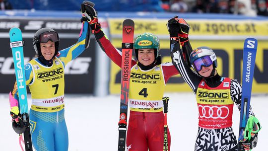 Robinsonová sa pripravila o víkendové double, Rakúšanka jej chybu využila. Pódium opäť bez Shiffrinovej