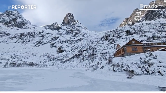 Známe pleso vo Vysokých Tatrách sa teší veľkej popularite. Tieto zábery ukážu, prečo ľudí tak láka 