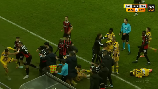 Trnavčan zostrelil hviezdu DAC a začala bitka ako v krčme. Divák chytil pod krk nášho hráča, tvrdí Škrtel