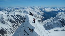 Zmrzla kúsok pod vrcholom. Objavili sa prvé zábery ženy, ktorú opustil v horách jej priateľ