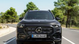 Mercedes GLB štartuje kariéru ako elektromobil