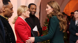 Princezná Kate v rozhovore s herečkou Kate Winslet (vľavo). 