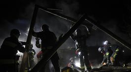 Ukrajina, Rusko, dronový a raketový útok, vojna, Kyjev, zničené budovy, bombardovanie, civilisti, AP,