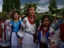 Ukrajinské kroje, Ukrajina, Rusko, dronový a raketový útok, vojna, Kyjev, zničené budovy, bombardovanie, civilisti, AP,