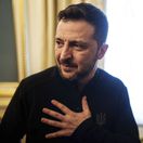 Zelenskyj robil na Štedrý deň medzi športovcami poriadky. Prstom ukázal na zradkyňu, odoberal doživotné renty