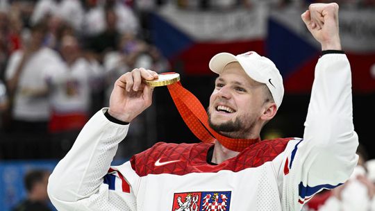 Nechutný incident v českej extralige. Starého otca majstra sveta napadol fanúšik, museli ho hospitalizovať v nemocnici