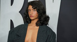 Odessa A'zion v kreácii Marc Jacobs