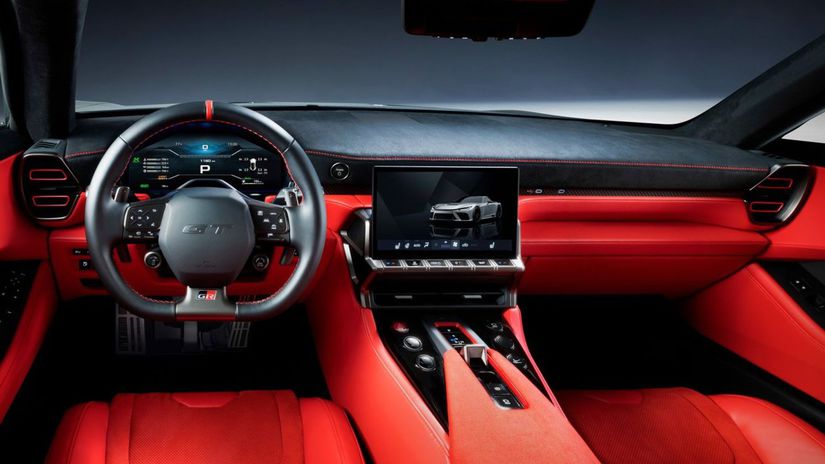 Interiér pôsobí pomerne civilne, no zachováva...