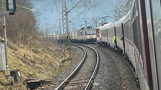 Na železničnom priecestí pri obci Bajč sa zrazil osobný vlak s vozidlom