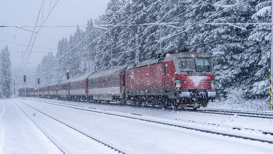 Koniec čakania na perónoch: pozrite sa, kde sa prestupy skracujú na pár minút