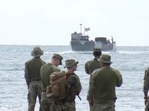 Americkí mariňáci sa vyloďujú v Karibiku