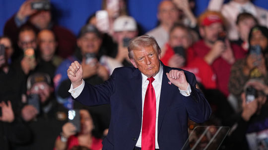 Trumpova stratégia? Rusko nie je nepriateľ a EÚ treba zničiť