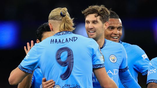 Človek nie je v bezpečí ani pri vianočnom stromčeku. Oporu zadných radov City vyradilo bizarné zranenie