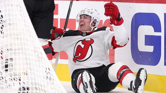 Z prvej a z pokľaku, trafil parádne. Nemec pomohol ukončiť sériu prehier, Montreal so Slafkovským doma totálne vybuchol